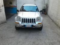 Usata Jeep Cherokee Limited 150 CV (110 kW) 2003 Grigio SUV