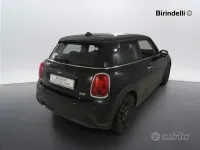 Usata Mini ONE 102 CV (75 kW) 2022 Midnight black metallizzato Utilitaria