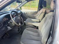 Usata Chrysler Voyager 150 CV (110 kW) 2006 Grigio Monovolume
