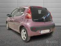 Usata Peugeot 107 Urban Move 68 CV (50 kW) 2012 Rosso Utilitaria