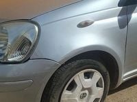 Usata Toyota Yaris 75 CV (55 kW) 2005 Grigio Berlina