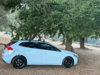 Usata Volvo V40 120 CV (88 kW) 2017 Bluazzurro Berlina
