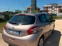 Usata Peugeot 208 Access 82 CV (60 kW) 2012 Marrone Utilitaria