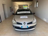 Usata Renault Clio II Luxe 75 CV (55 kW) 2007 Grigio Berlina