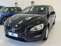 Usata Volvo V60 Kinetic 120 CV (88 kW) 2016 Nero Station wagon
