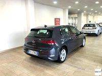 Usata VW Golf VIII Life 116 CV (85 kW) 2023 Grigio Berlina