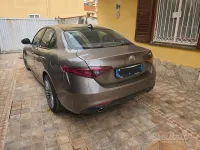 Usata Alfa Romeo Giulia 180 CV (132 kW) 2017 Grigio Berlina