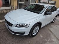 Usata Volvo V60 CC 150 CV (110 kW) 2016 Bianco Station wagon