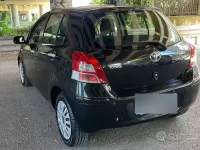 Usata Toyota Yaris 90 CV (66 kW) 2010 Nero Utilitaria