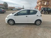 Usata Toyota Aygo Connect Style 68 CV (50 kW) 2012 Bianco Utilitaria