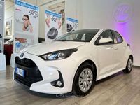 Usata Toyota Yaris Hybrid Business Edition 92 CV (67 kW) 2022 Bianco pastello Berlina