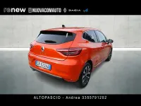 Usata Renault Clio Intens 90 CV (66 kW) 2023 Arancione Utilitaria