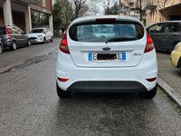 Usata Ford Fiesta Titanium 96 CV (70 kW) 2010 Bianco Utilitaria