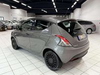 Usata Lancia Ypsilon Gold 69 CV (50 kW) 2021 Argento Utilitaria