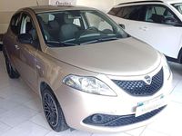 Usata Lancia Ypsilon Gold 69 CV (50 kW) 2018 Oro puro Utilitaria