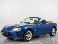 Usata Mazda MX5 141 CV (103 kW) 1999 Blu Cabrio
