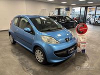 Usata Peugeot 107 68 CV (50 kW) 2005 Blu Utilitaria