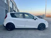 Usata Renault Scénic Luxe 110 CV (80 kW) 2011 Bianco Monovolume