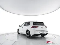 Usata VW Golf VIII Life 110 CV (80 kW) 2021 Bianco Utilitaria