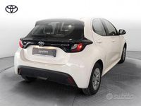 Usata Toyota Yaris Hybrid Active 116 CV (85 kW) 2022 Bianco Berlina
