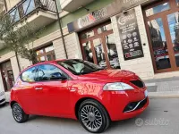 Usata Lancia Ypsilon Gold 95 CV (69 kW) 2017 Rosso Utilitaria