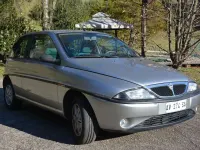 Usata Lancia Ypsilon 60 CV (44 kW) 1998 Argento Utilitaria