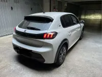 Usata Peugeot e-208 56 kW (77 CV) 2021 Bianco Utilitaria