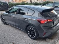 Usata Ford Focus 120 CV (88 kW) 2022 Grigio Berlina