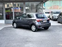 Usata Toyota Yaris Hybrid 73 CV (53 kW) 2017 Grigio Berlina