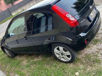Usata Ford Fiesta Ghia 75 CV (55 kW) 2008 Nero Utilitaria