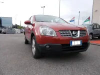 Usata Nissan Qashqai Tekna 106 CV (77 kW) 2009 Bordeaux / metallizzato SUV