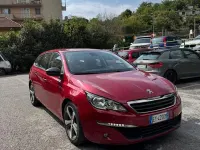 Käytetty Peugeot 308 Business-Line 92 HP (67 kW) 2015 Punainen Sedan