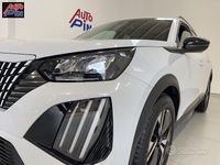 Usata Peugeot 2008 Allure 102 CV (75 kW) 2024 Bianco SUV