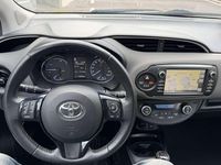 Usata Toyota Yaris Hybrid Active 73 CV (53 kW) 2017 Grigio Berlina