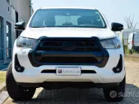 Usata Toyota HiLux Lounge 150 CV (110 kW) 2024 Bianco Pick-up