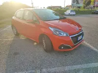 Usata Peugeot 208 Active 75 CV (55 kW) 2016 Rosso Utilitaria