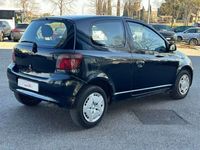 usata Toyota Yaris 1.3i 16V cat 3 porte Luna