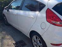 Usata Ford Fiesta 68 CV (50 kW) 2012 Bianco Utilitaria