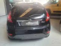 Usata Ford Fiesta 60 CV (44 kW) 2011 Nero Berlina