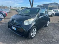 Usata Toyota iQ Sol 68 CV (50 kW) 2009 Nero Utilitaria