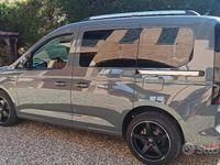 Usata Ford Tourneo 122 CV (89 kW) 2024 Grigio Monovolume