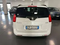 Usata Peugeot 5008 111 CV (81 kW) 2011 Bianco Monovolume