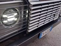 Usata Land Rover Defender SE 122 CV (89 kW) 2010 Nero Station wagon