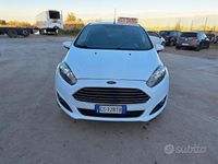 Usata Ford Fiesta Titanium 75 CV (55 kW) 2013 Bianco Utilitaria