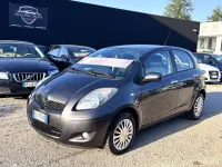 Usata Toyota Yaris 69 CV (50 kW) 2010 Argento Utilitaria