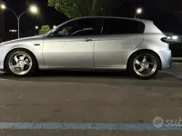 Usata Alfa Romeo 147 120 CV (88 kW) 2007 Grigio Utilitaria