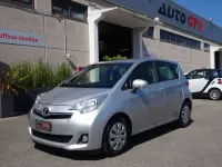 Usata Toyota Verso-S Lounge 99 CV (72 kW) 2013 Argento Monovolume