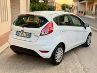 Usata Ford Fiesta 97 CV (71 kW) 2014 Bianco Utilitaria