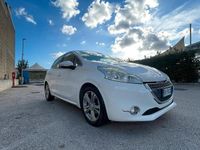 Usata Peugeot 208 Allure 68 CV (50 kW) 2013 Bianco Utilitaria