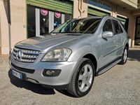 Usata Mercedes ML320 224 CV (164 kW) 2007 Grigio SUV